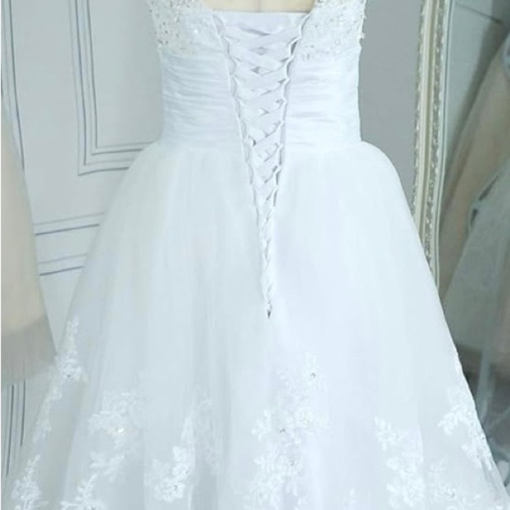 Elegant short White Wedding Dress - Picture 4 of 11